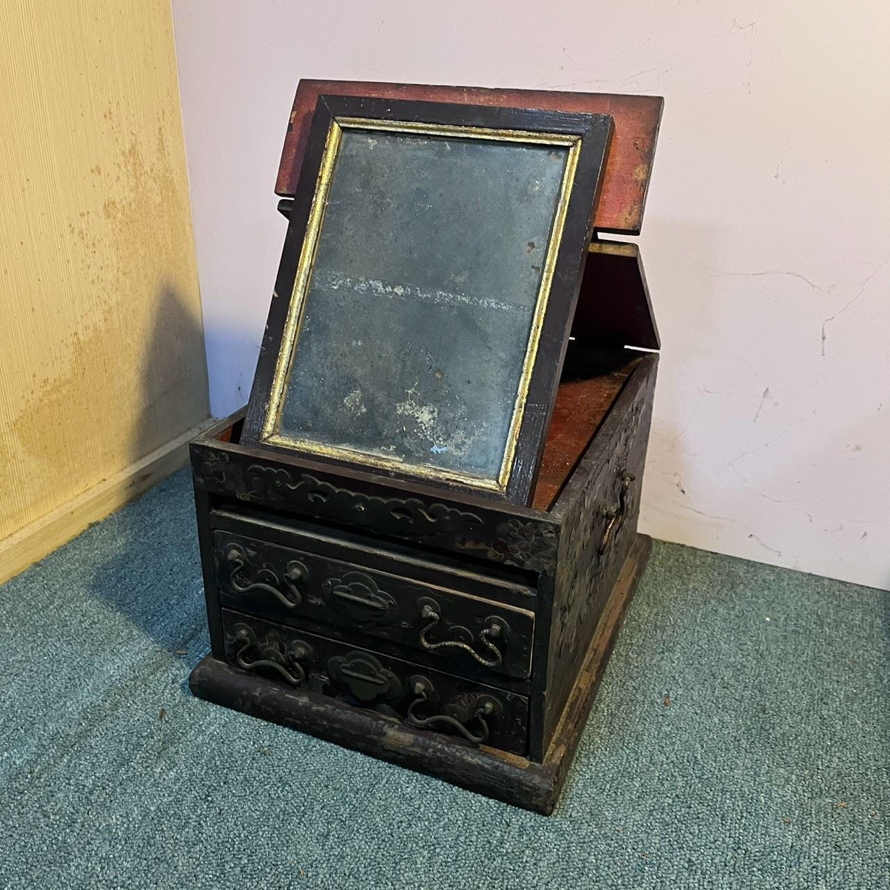 Antique Hakka dressing box 客家古董梳妝箱